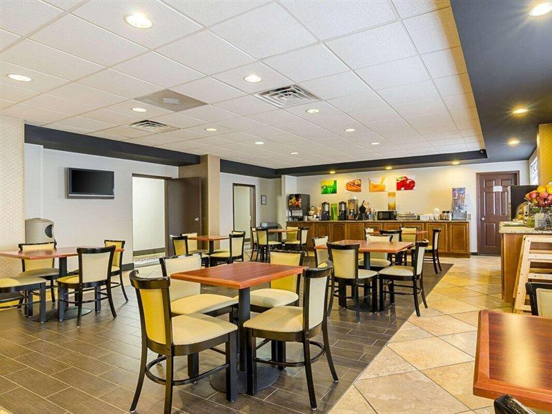 Holiday Inn & Suites Richmond West End, An Ihg Hotel Exterior photo